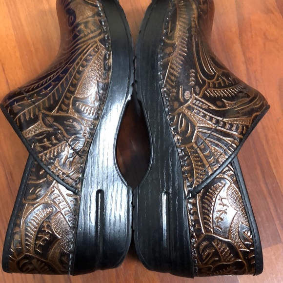 Dansko Tooled Leather Wooden Heel Clog Size 37 Antique Brown Floral - Picture 7 of 10